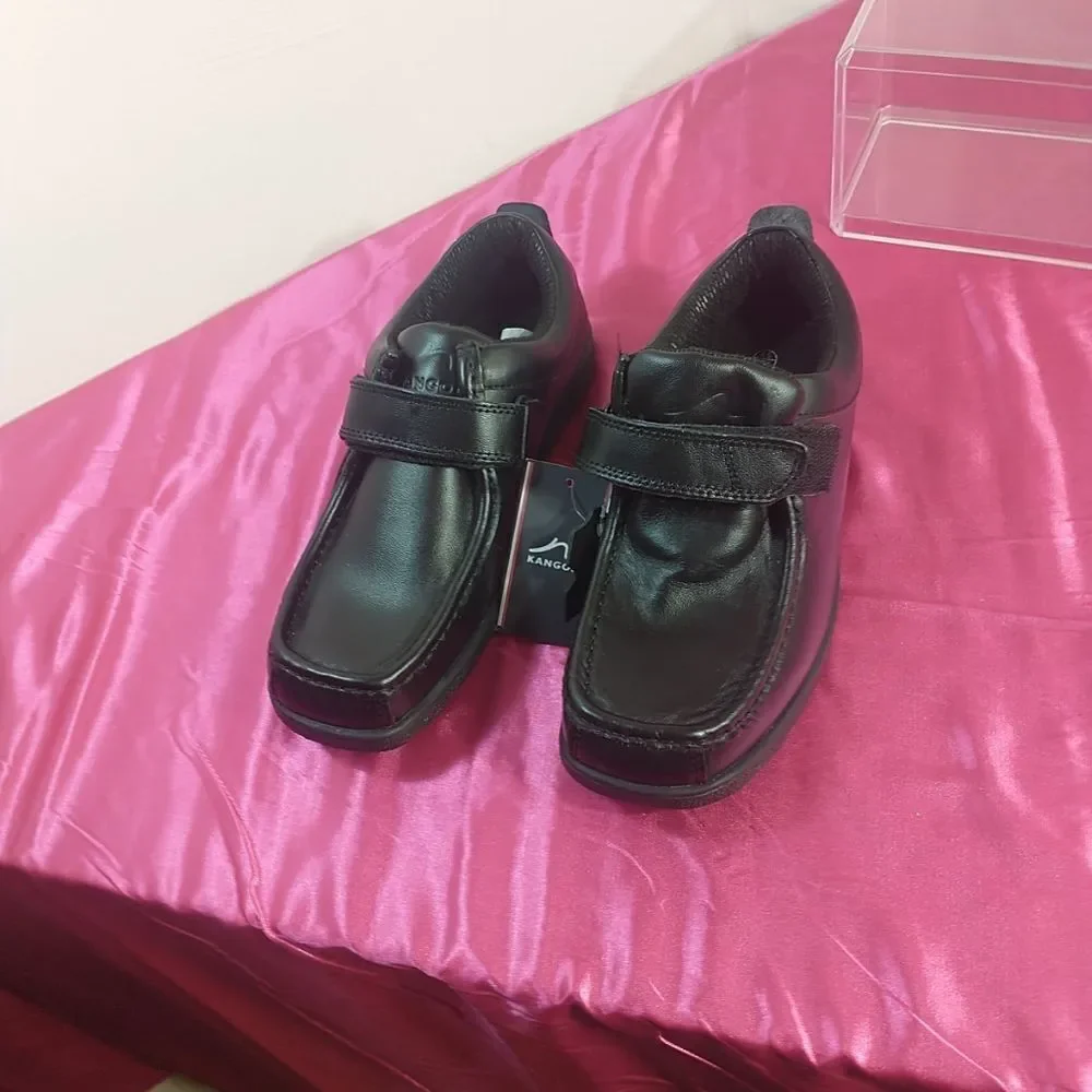 KANGOL Big Kid SZ 5.5 Slip On Hook And Loop Leather Casual Shoes Black NWT.